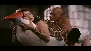 بڑی chested سیاہ بالوں والی nubile ایک سواری کی ضرورت ہے