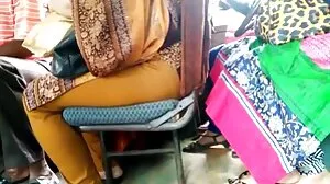 گیلے ٹی شرٹ دوڑ ختم کر کے میں بھاری ہم جنس پرست نوجوانوں