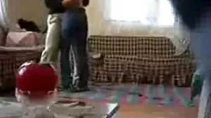 روسی انسٹی ٹیوٹ: گھر threesome پارٹی کے ساتھ دوبارہ امام