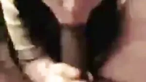 چھوٹے شیشے میں لڑکی اس کی بلی آخر ہو جاتا ہے