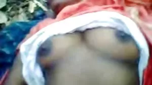 بڑی chested سیاہ بالوں والی nubile ایک سواری کی ضرورت ہے