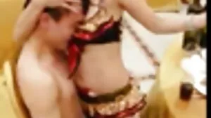 فحش ٹیوب کے Bombshell نوجوانوں Bimbo SK Vo کی