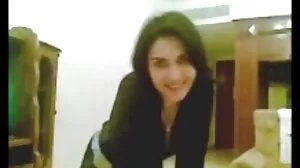 ان شاء Lar Laren لئے کمرے میں چھوڑ دیتا سی